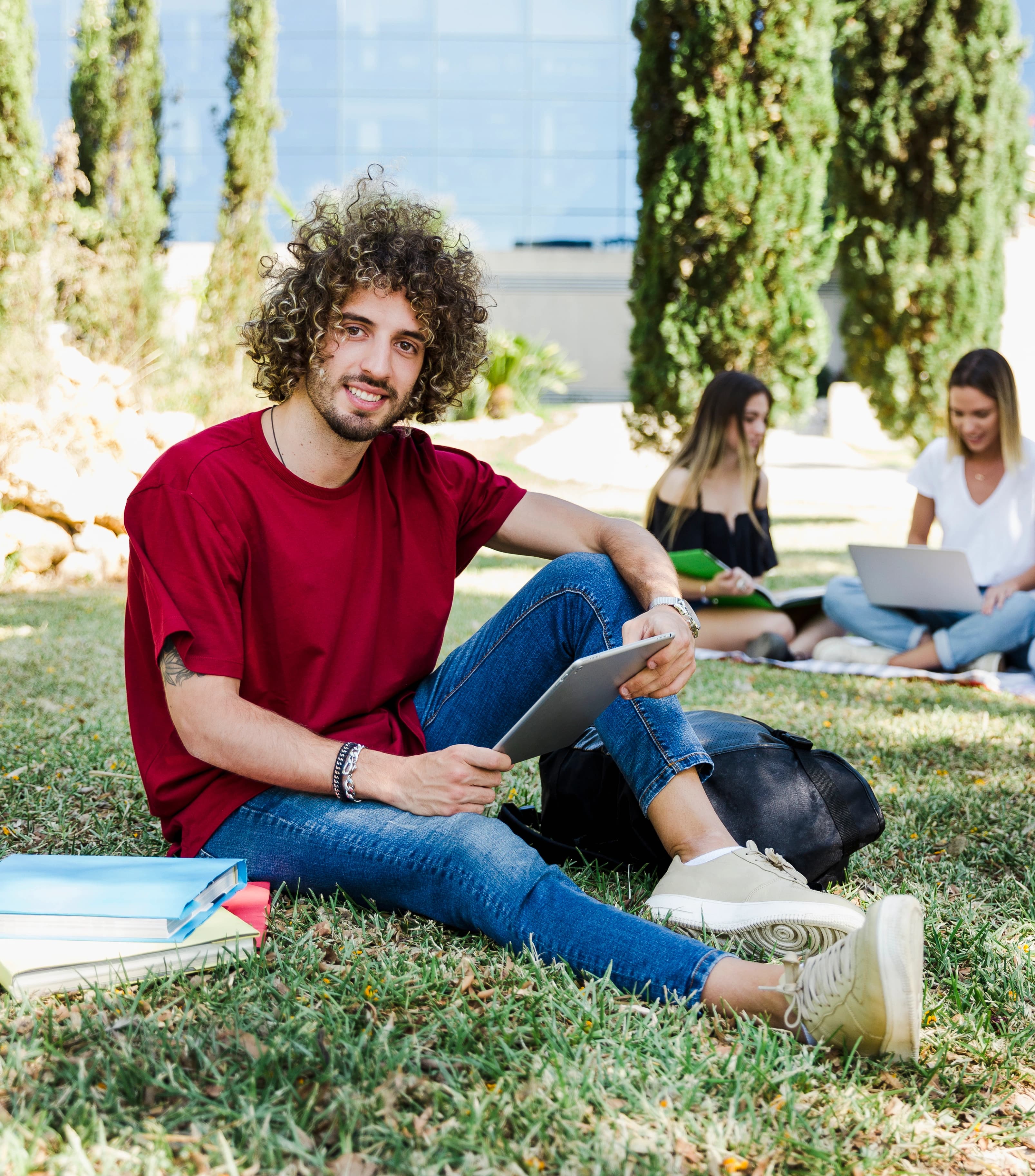 Tələbələr Universitetdən Kənarda Nə Edəcəklərini Necə Tapırlar