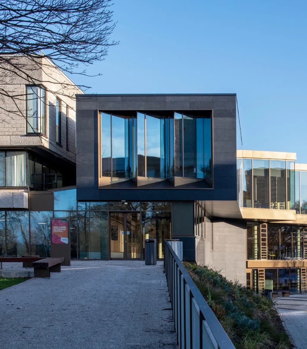 University of Stirling Kampus Turu: Campus Central və Tələbə Həyatı