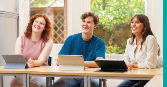 St Clare’s Oxford-da UFP Tələbələri 2026-cı İl üçün Nüfuzlu Universitetlərdən Qəbul Almağa Davam Edir!