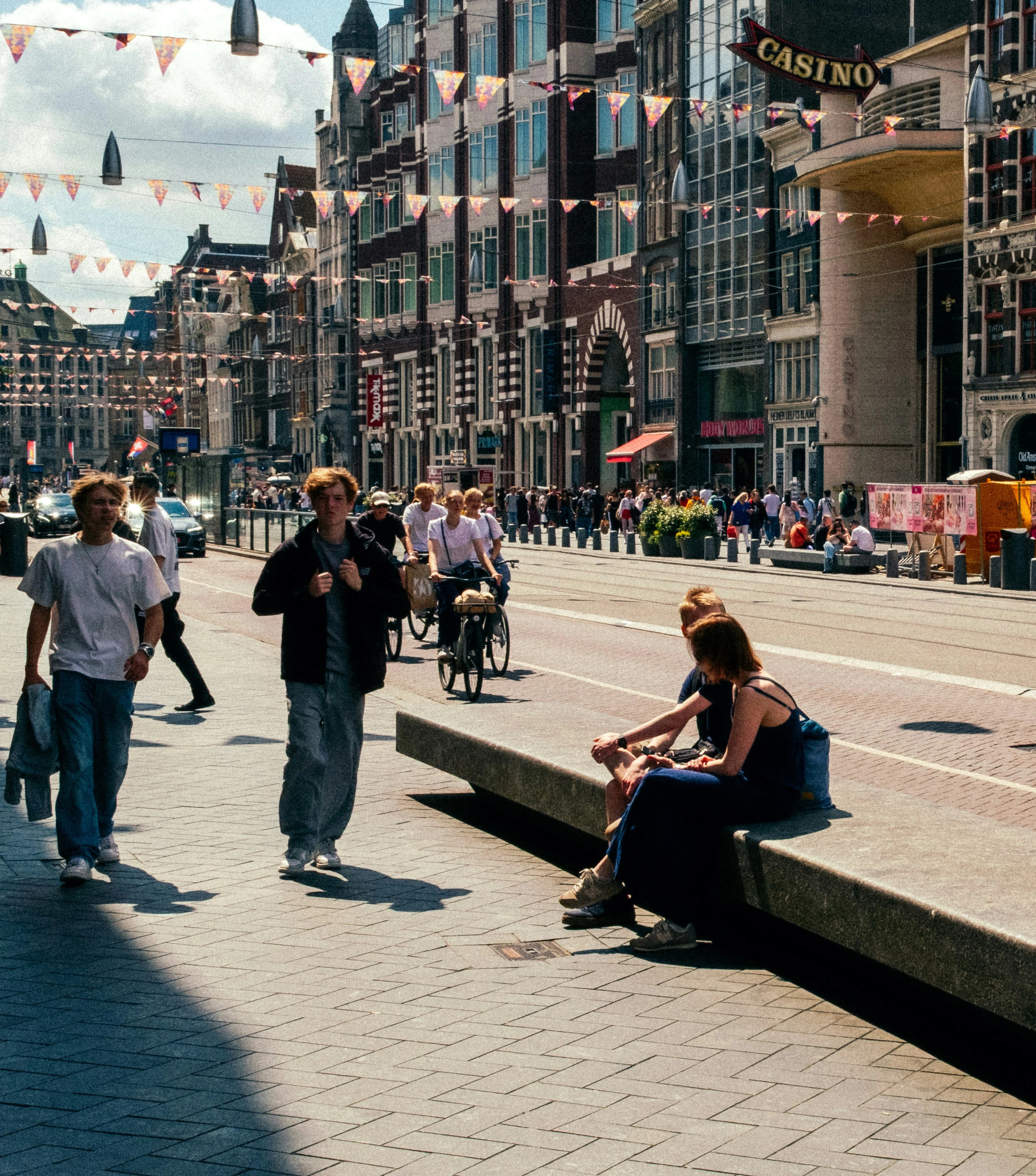 2026-cı ildə Beynəlxalq Tələbələr üçün Ən Uyğun 5 Şəhər Hansıdır?