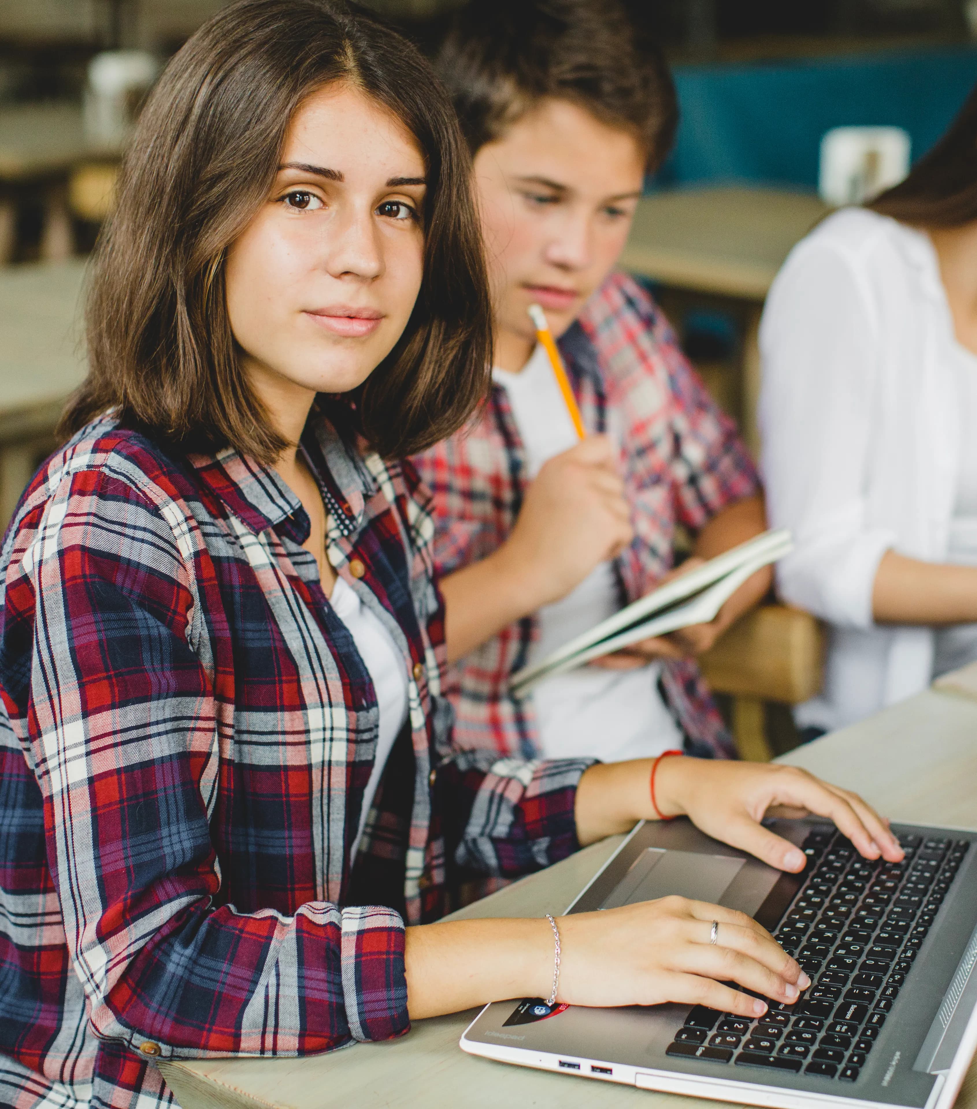 Universitet Tapşırığını Onlayn Təqdim Etməzdən Əvvəl Nələri Yoxlamaq Lazımdır?