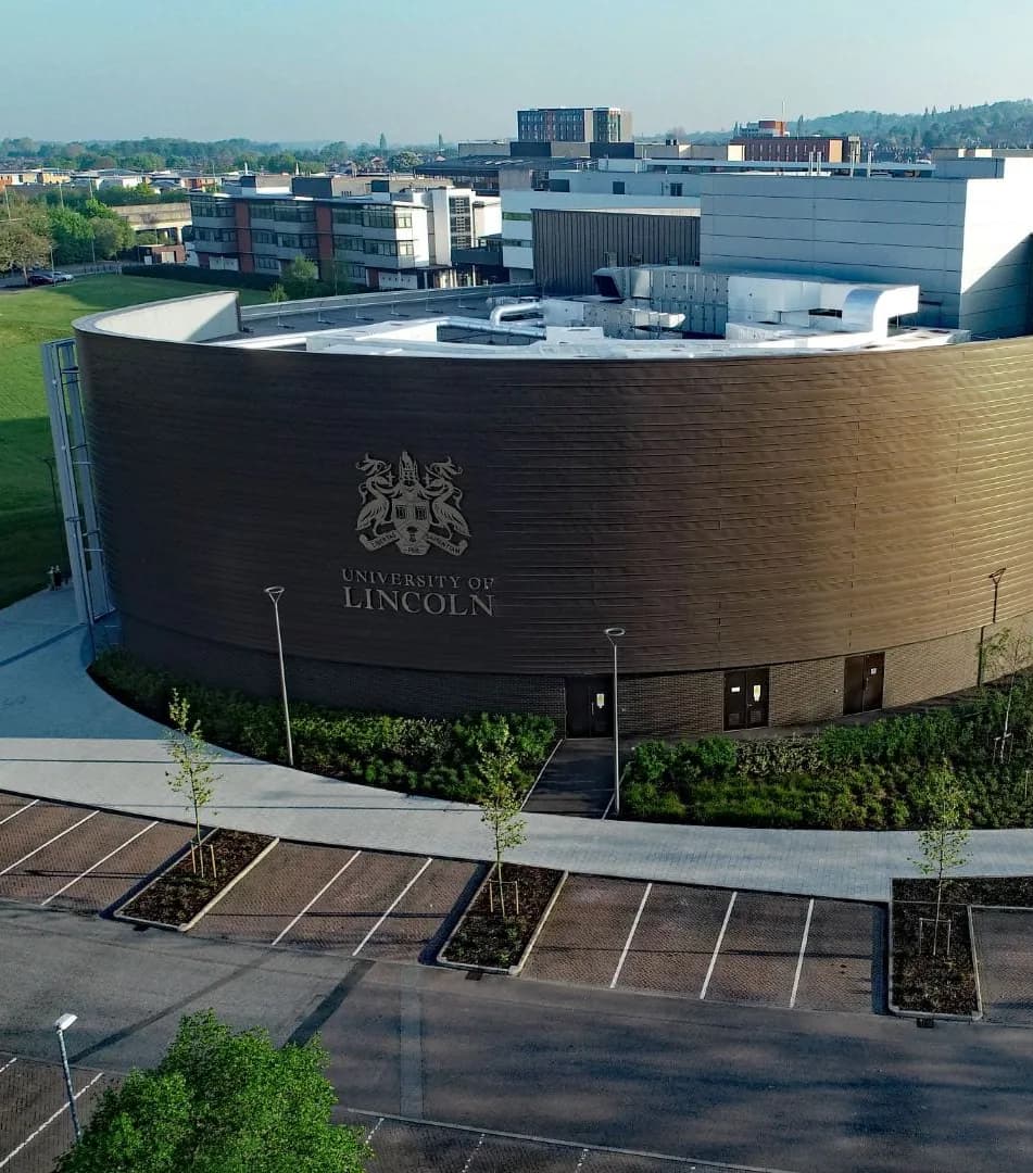 University of Lincoln Kampus Turu: Tələbələr Kampusda Nələr Tapa Bilər?