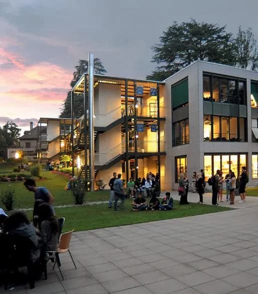 Webster University Geneva Kampus Turu: Tələbələr Kampusda Nələr Tapa Bilər?