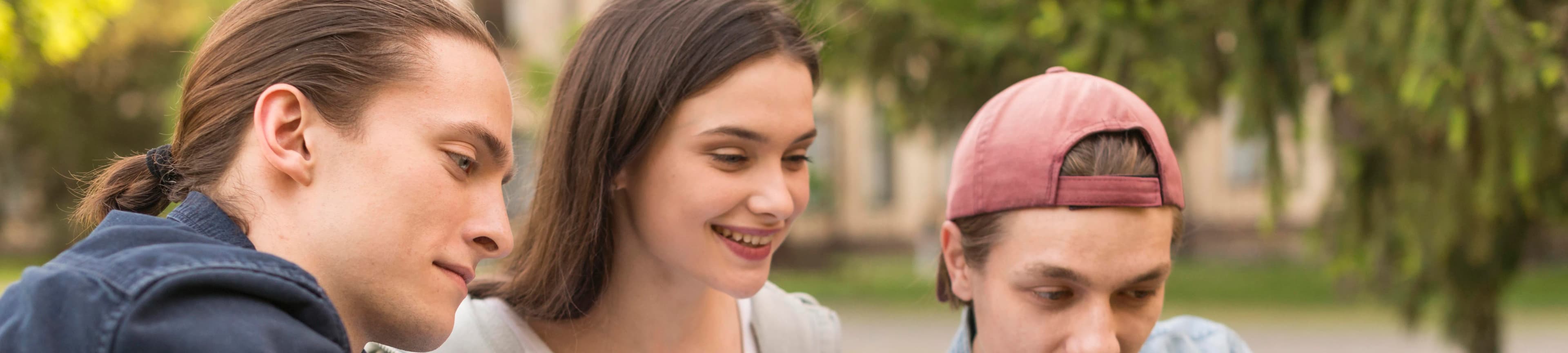 What Should Students Notice About a University Beyond the Course at an Education Fair?