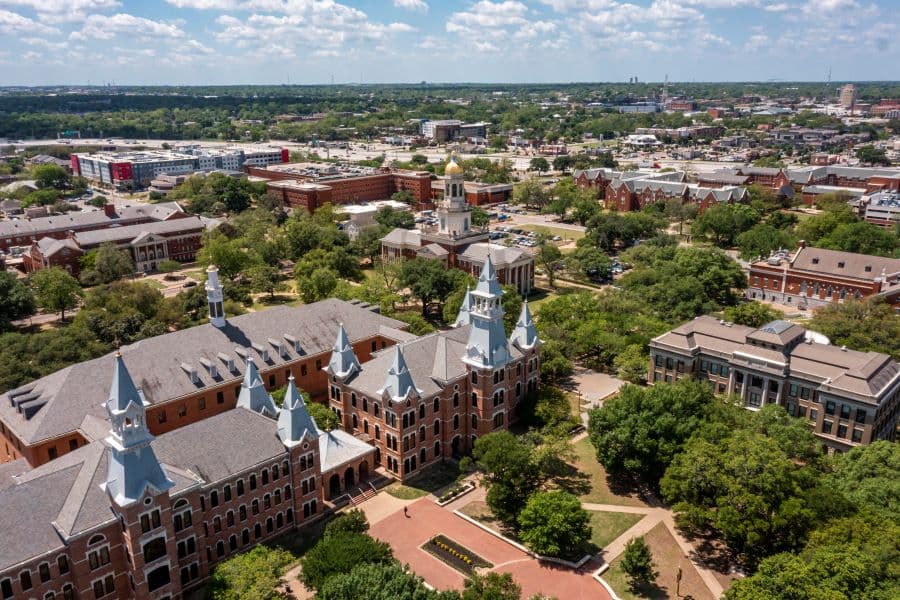 1755526293111-campus_aerial_20230413_mm_27005.jpg